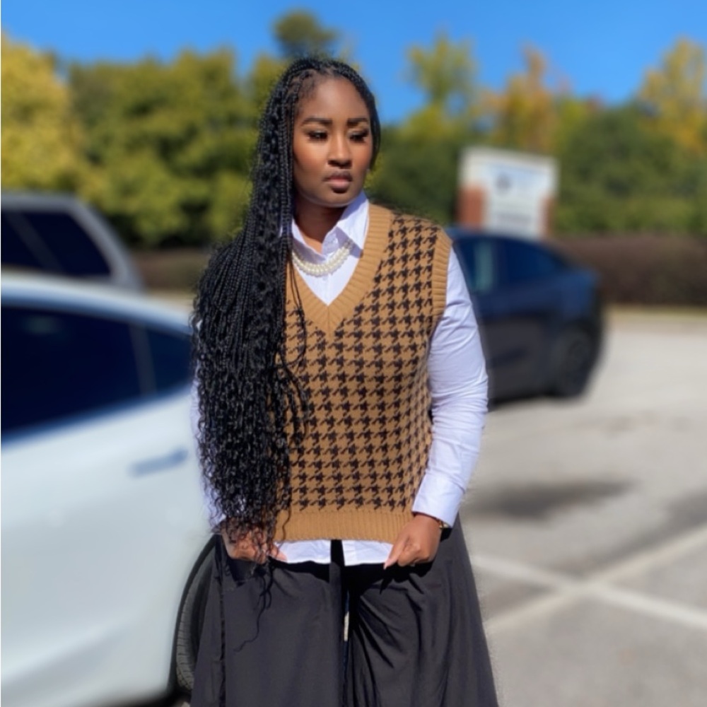 Preppy Knit vest no sleeves super cute preppy pattern have